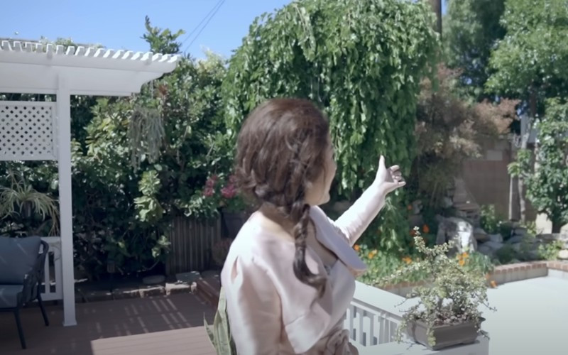 Khu vườn yên tĩnh, ngập ánh nắng và cây cỏ là không gian không thể thiếu trong mùa hè.