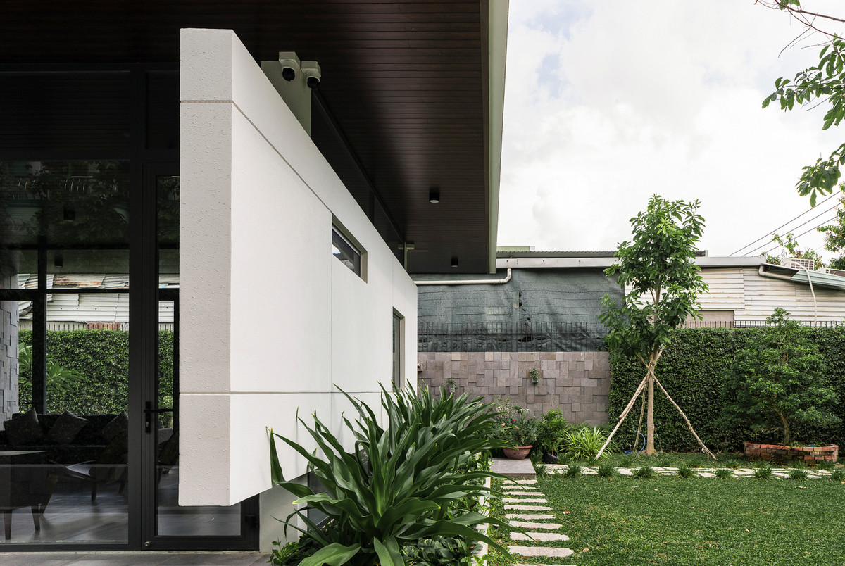 Vì vậy, kiến trúc sư mang đến không chỉ một nơi sống thuận tiện mà còn là những trải nghiệm với không gian đa dạng và yếu tố thiên nhiên thu hút gồm nhịp ánh sáng và hành trình lộng gió.