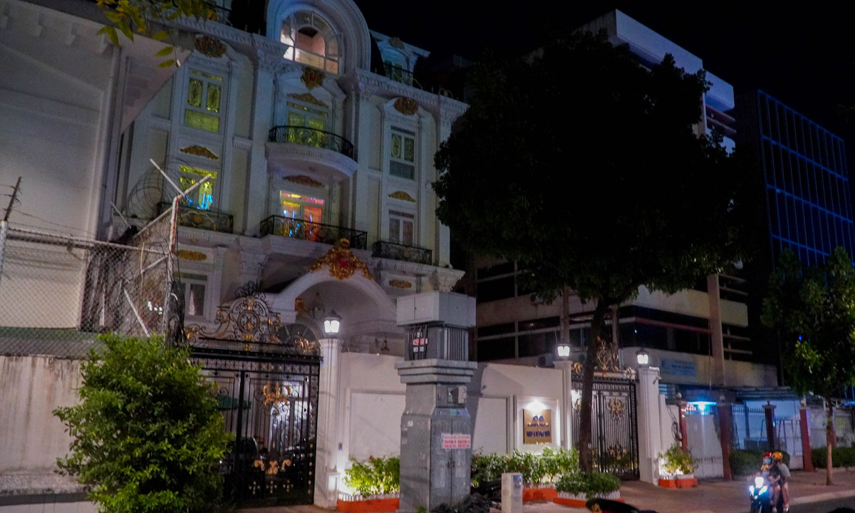 Chưa kể, Nguyễn Phương Hằng và gia đình còn sở hữu căn biệt thự 2.400 m2 tại trung tâm TP.HCM có tên Hằng Hữu. Ảnh: Người lao động