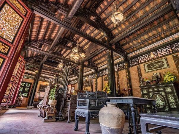 Ngôi nhà chính 3 gian là nơi ở chính của gia đình nam nghệ sĩ. Đây là một ngôi nhà cổ được anh mua ở Nam Định. Ảnh: Zing