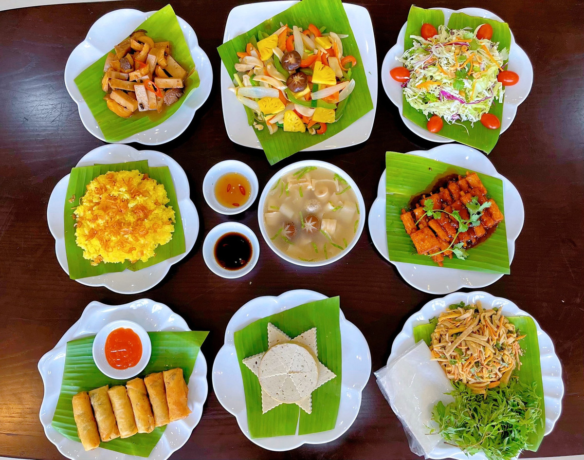 Nhiều nhà hàng nhận đặt cỗ chay ngay từ đầu tháng 7 Âm lịch. Ảnh: Facebook