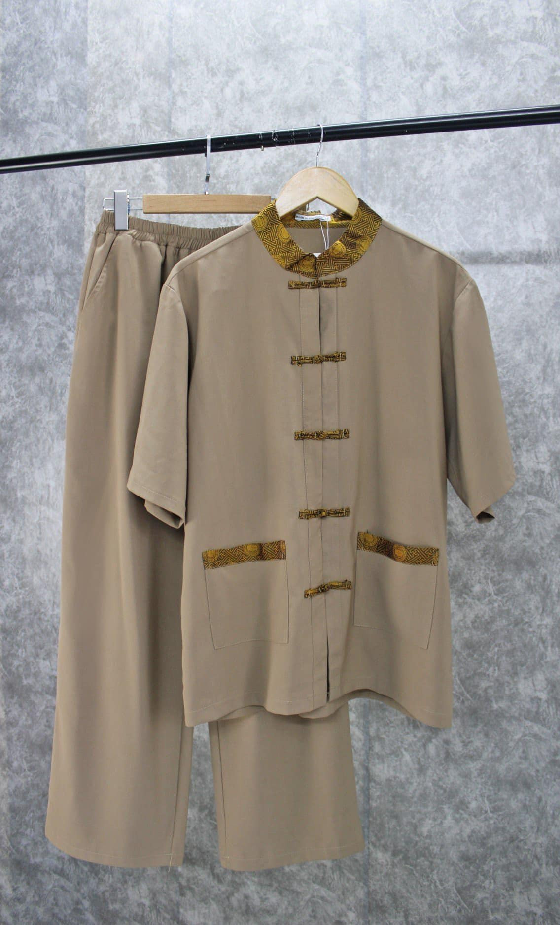 Trong tháng 7 âm lịch, nhiều người đi lễ chùa, tham gia các buổi tụng kinh, niệm Phật nên nhu cầu sử dụng những bộ quần áo phật tử cũng nhiều hơn. Ảnh: Facebook