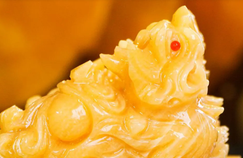 Để tránh xui xẻo trong tháng cô hồn, nhiều người tìm mua các vật phẩm phong thuỷ đem lại bình an, may mắn như đá thạch anh, tỳ hưu, tượng phật quan âm...Ảnh: Daphongthuyanphat