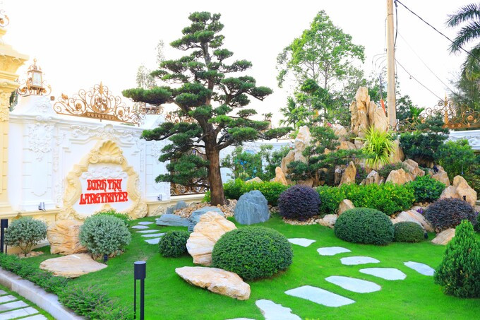 Không gian sân vườn khiến bất cứ ai ghé thăm cũng phải trầm trồ. Ảnh: Giadinhonline