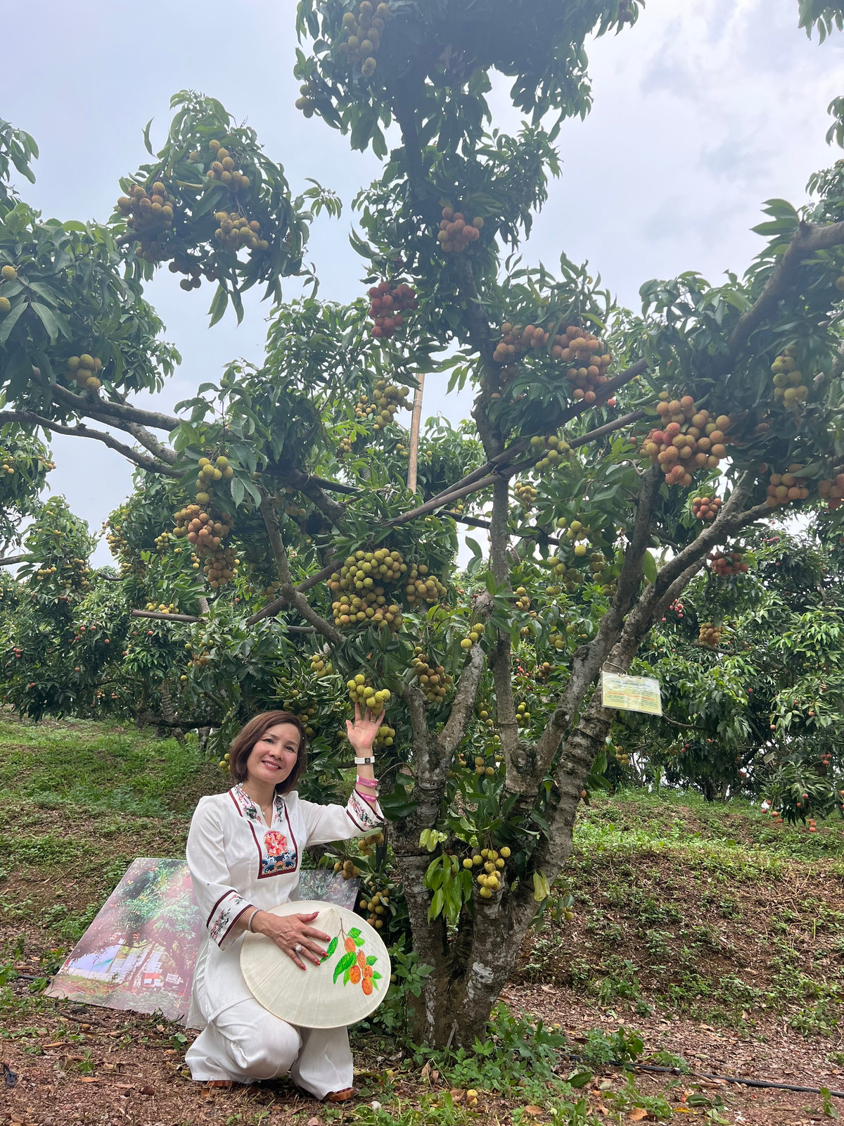 Vai thieu Bac Giang vao thiet ke thoi trang doc la-Hinh-4