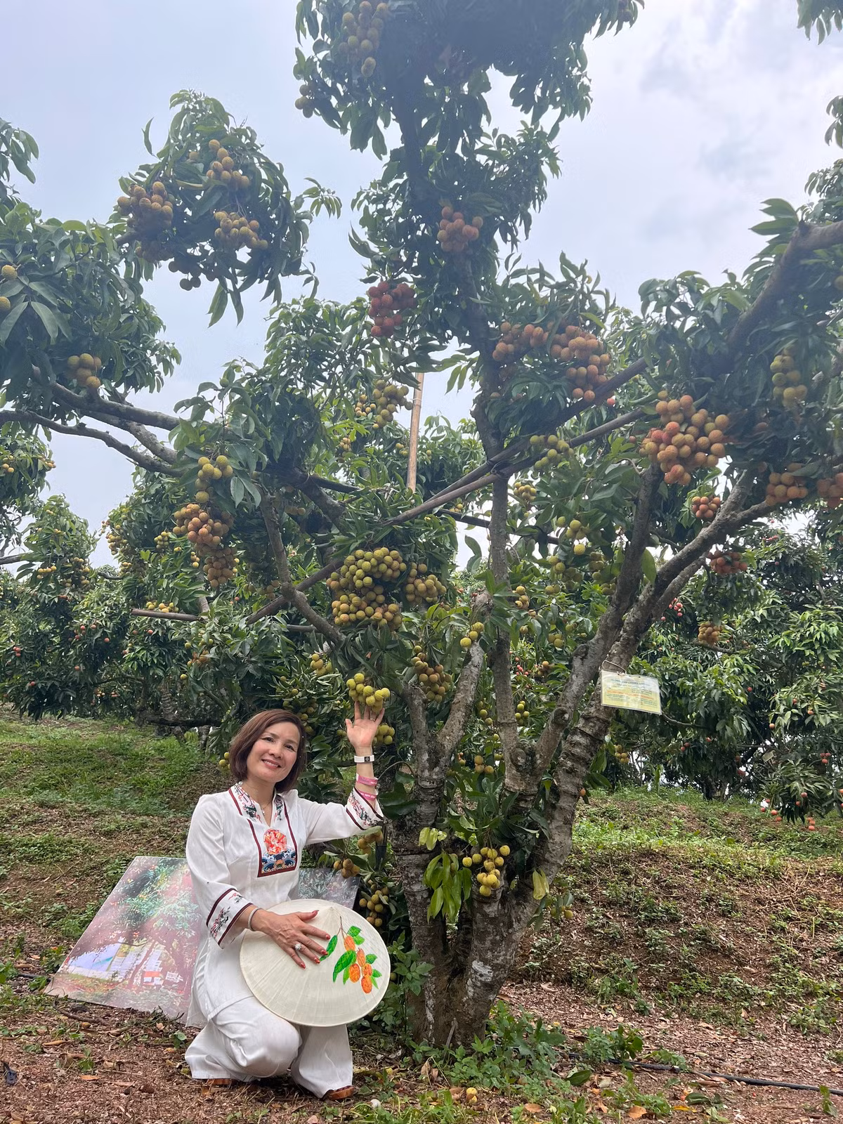 Vai thieu Bac Giang vao thiet ke thoi trang doc la-Hinh-4