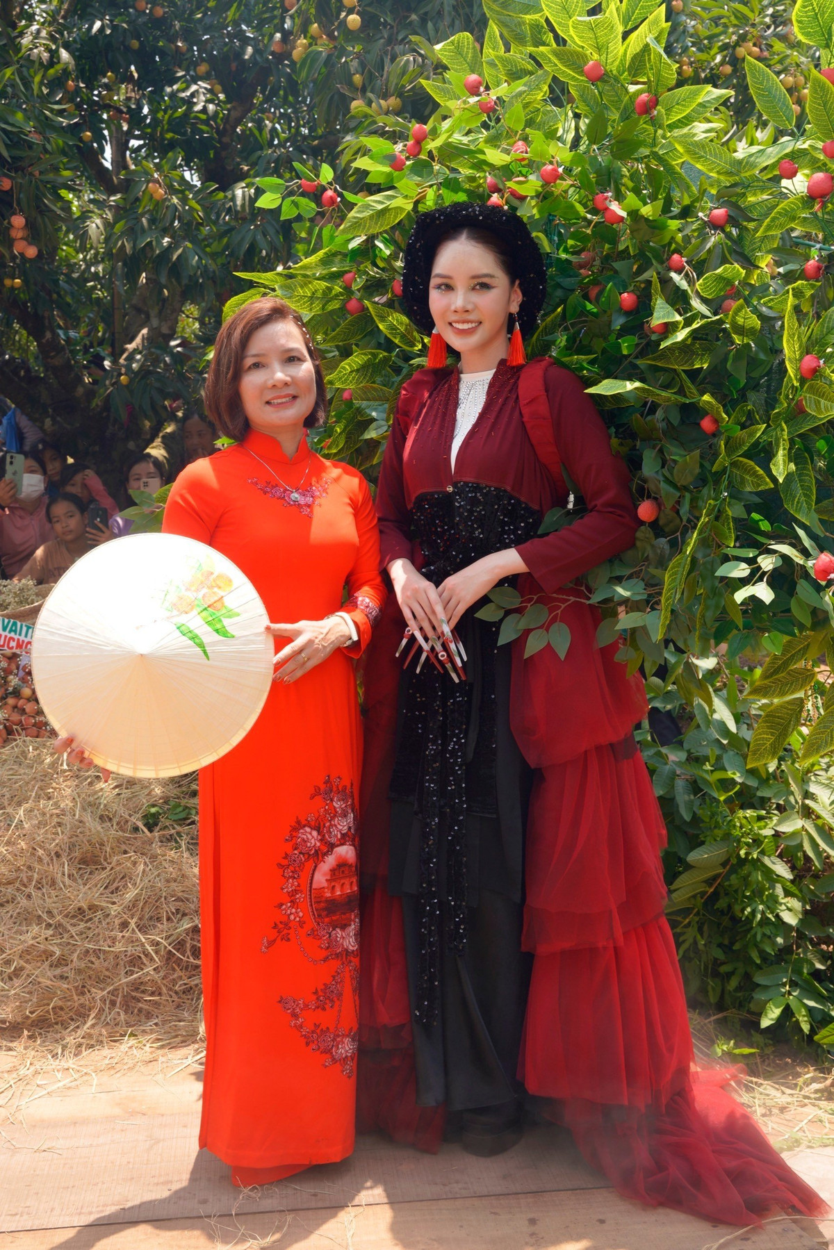 Vai thieu Bac Giang vao thiet ke thoi trang doc la-Hinh-2