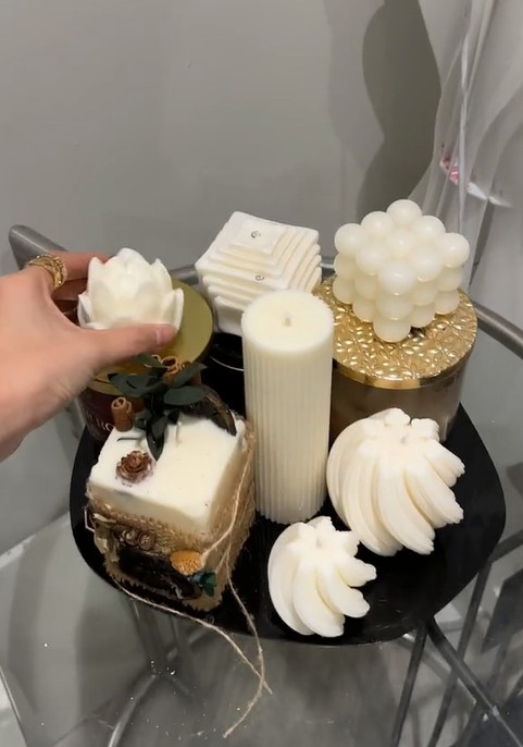 Mỗi chiếc khay màu đen được sử dụng để cất các loại nến thơm. Ảnh: chụp màn hình Tiktok