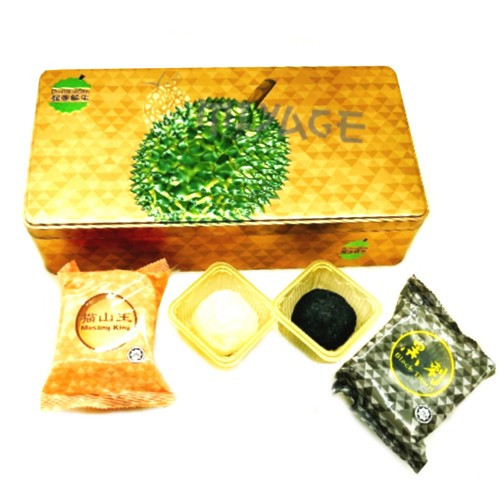 Gần 2 tháng nữa mới đến rằm tháng 8 nhưng thị trường bánh trung thu đã rất sôi động. Năm nay, bánh trung thu sầu riêng Musang King về Việt Nam có giá từ 900.000 đồng đến 1,7 triệu đồng một hộp. Ảnh: Traicayhatsay