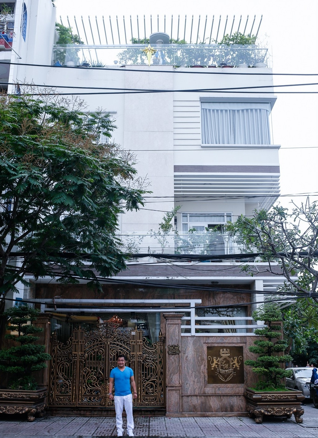 Nguồn thu dồi dào từ nghệ thuật và đầu tư giúp Lý Hùng sớm gây dựng khối tài sản khổng lồ. Một trong số đó phải kể đến căn biệt thự ở quận Tân Bình (TP HCM). Ảnh: Zing