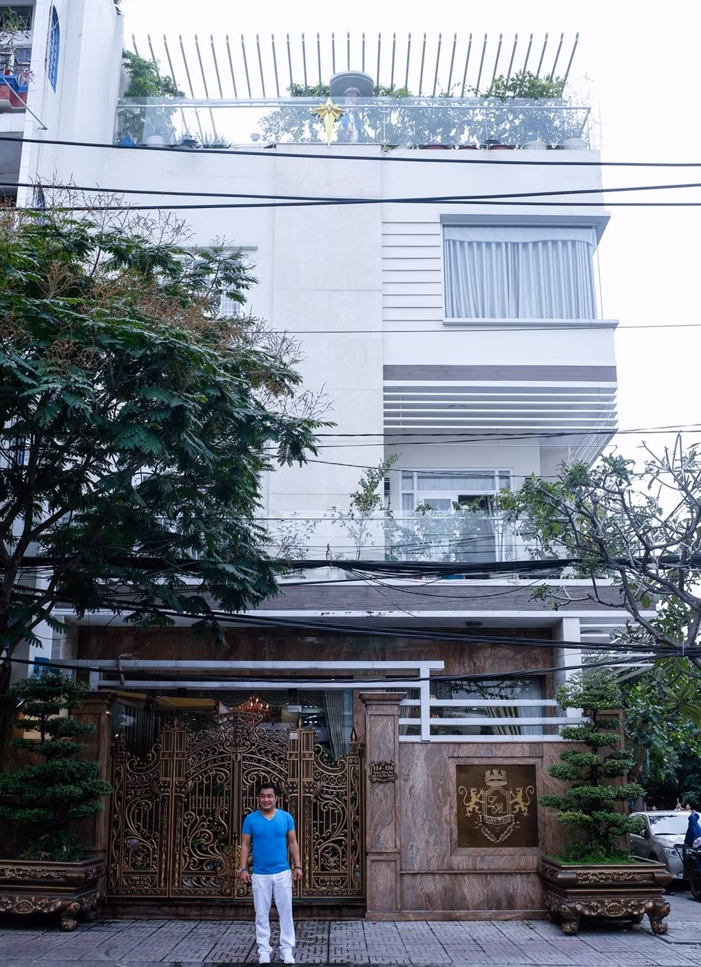 Nguồn thu dồi dào từ nghệ thuật và đầu tư giúp Lý Hùng sớm gây dựng khối tài sản khổng lồ. Một trong số đó phải kể đến căn biệt thự ở quận Tân Bình (TP HCM). Ảnh: Zing