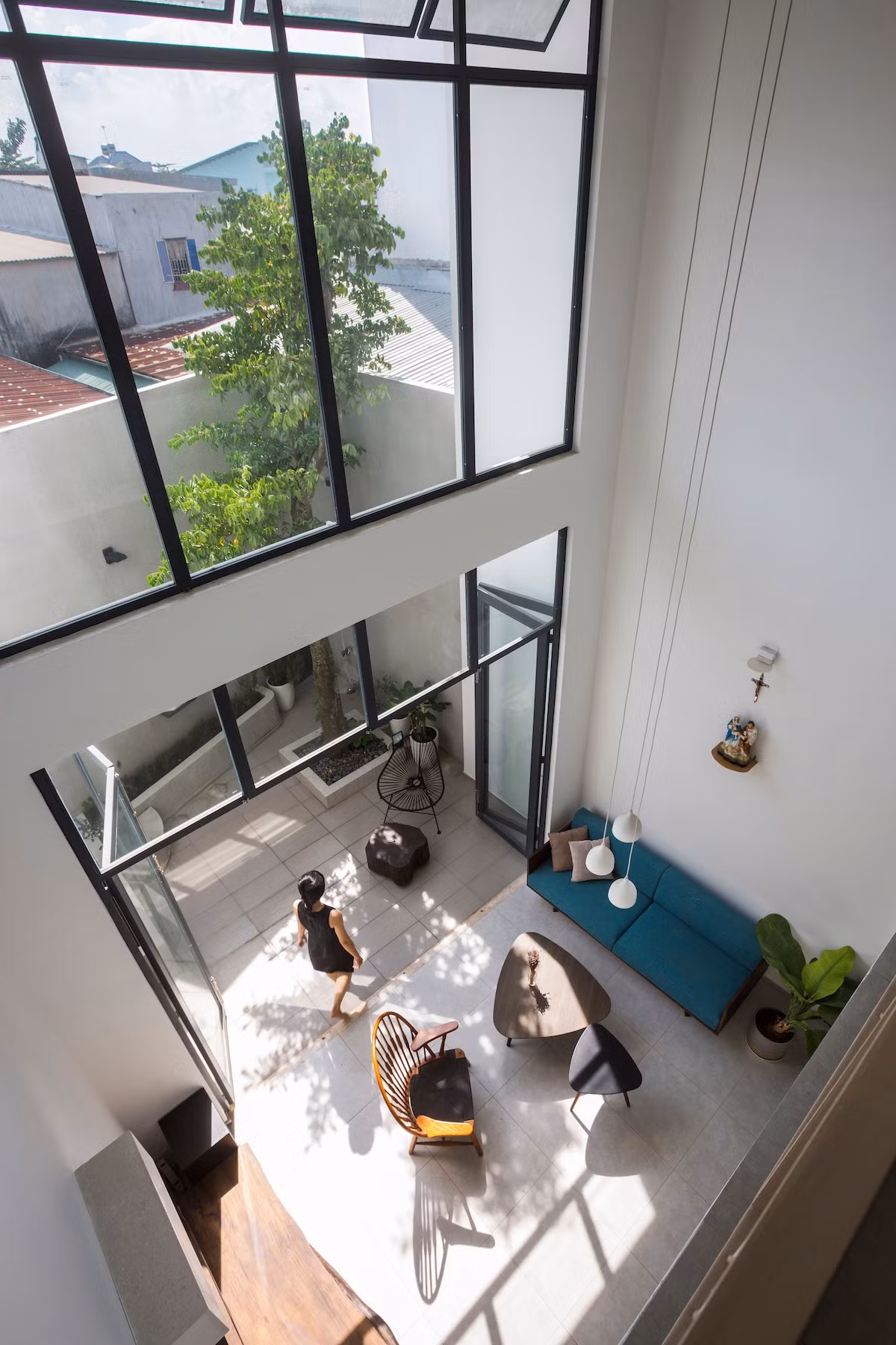 Do đó, một không gian sống bình yên, trong lành, gần gũi với thiên nhiên, cảm nhận ánh nắng và gió là điều mong muốn của nhiều gia chủ.