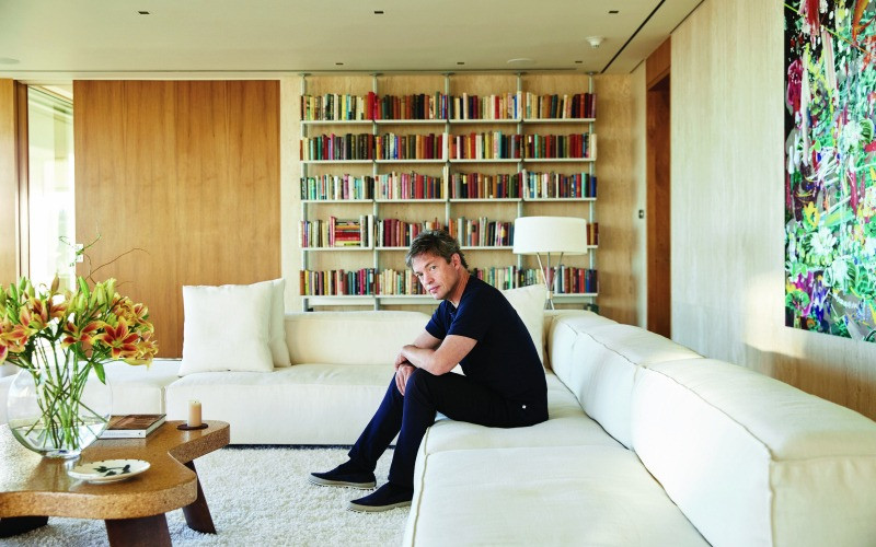 Ông đã ký cam kết cho đi ít nhất một nửa tài sản theo Giving Pledge do Warren Buffett và Bill Gates khởi xướng. Ảnh: Los Angeles Magazine