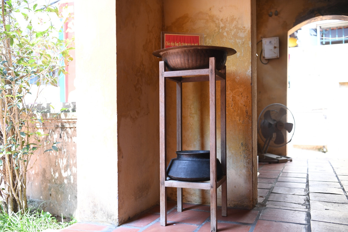 Chậu đồng Bác rửa mặt hàng ngày. Ảnh: VOV