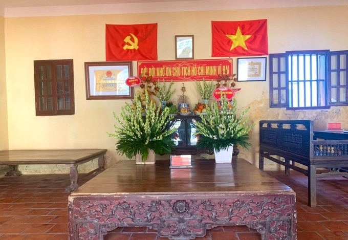 Gian giữa được dùng làm gian thờ Bác. Ảnh: Chi An/Dân trí