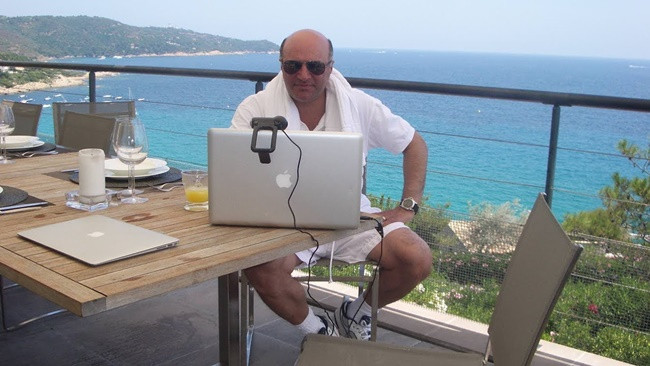 Kevin O’Leary cho biết có thể đến một cửa hàng cao cấp và mua gà quay với giá cao hơn 40%. Nhưng nó cũng chỉ là gà quay mà thôi. "Tại sao phải bỏ ra số tiền lớn hơn hẳn", ông nói. Ảnh: Getty