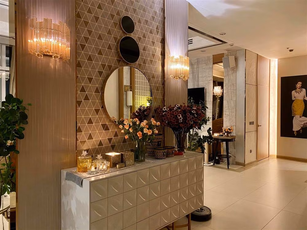 Toàn bộ căn nhà được trang trí theo phong cách hiện đại nhưng vẫn mang đến sự gần gũi, ấm cúng. Ảnh: FBNV