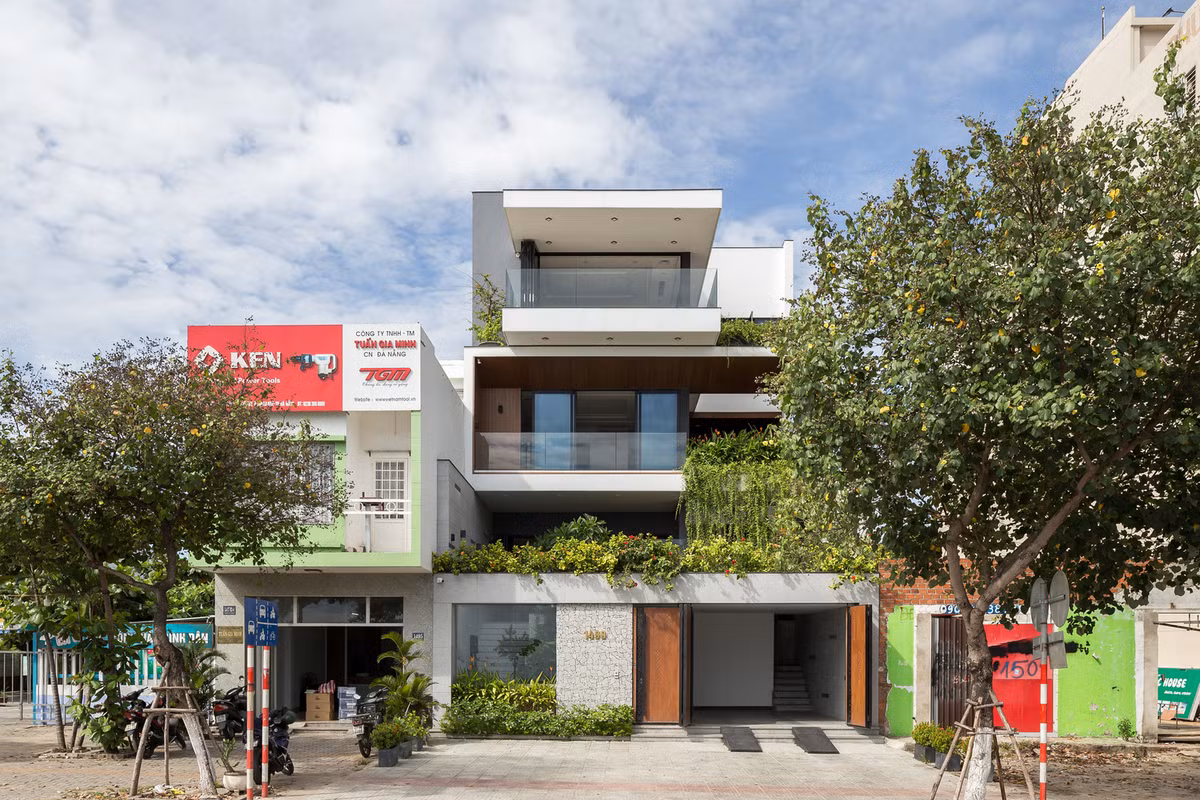 Bao My nuc no khen can nha “mat troi moc” tren bien Da Nang