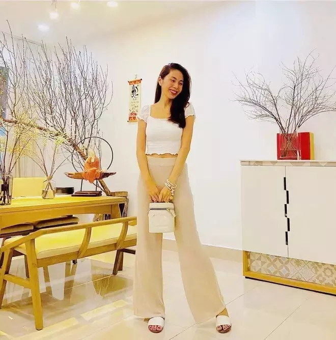 Đầu năm 2022, hình ảnh được cho là Thủy Tiên chụp tại biệt thự mới cũng thu hút sự chú ý của khán giả. Ảnh: FBNV