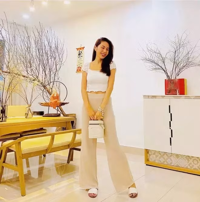 Đầu năm 2022, hình ảnh được cho là Thủy Tiên chụp tại biệt thự mới cũng thu hút sự chú ý của khán giả. Ảnh: FBNV