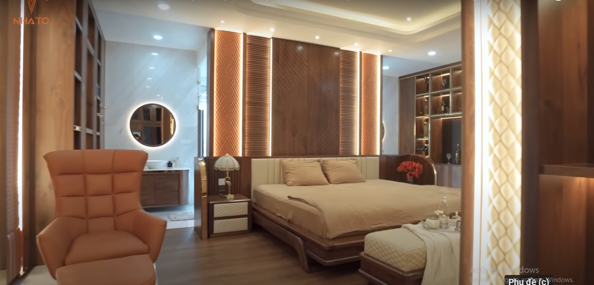 Toàn bộ nội thất trong phòng ngủ master đều bằng gỗ óc chó tự nhiên.