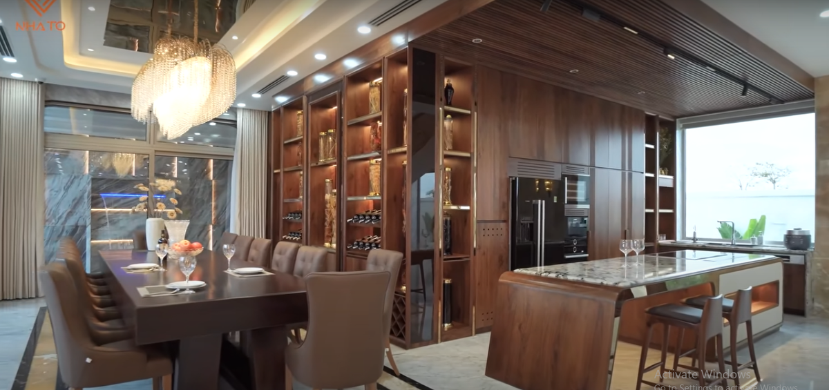 Không gian bếp thiết kế mở với toàn bộ nội thất nhập khẩu.