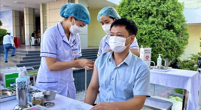 Thong nhat chuyen COVID-19 tu benh truyen nhiem nhom A sang nhom B