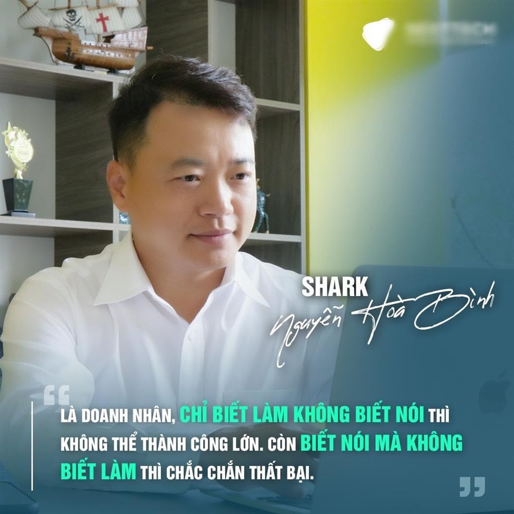 "Trong kinh doanh ý tưởng chỉ chiếm 20%, 80% còn lại là năng lực thực thi. Người làm chủ giỏi là người dành 20% năng lượng để nói và 80% năng lượng để làm. Chỉ làm mà không biết nói thì không thể bán hàng, không thể thu phục lòng người, không thể thành công lớn. Còn biết nói mà không biết làm thì sớm muộn gì cũng thất bại", Shark Bình nói.