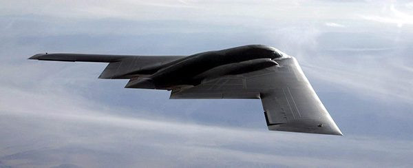 B-2 Spirit do tập đoàn Northrop Grumman phát triển là dòng máy bay ném bom tàng hình chiến lược đa nhiệm vụ được trang bị công nghệ tàng hình.