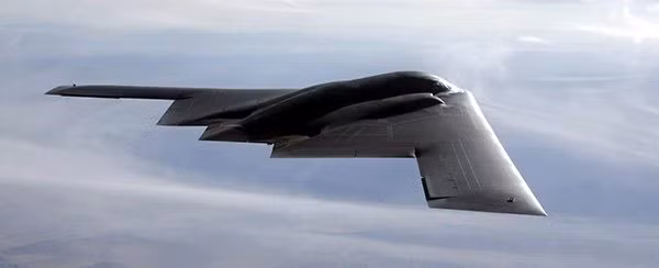 B-2 Spirit do tập đoàn Northrop Grumman phát triển là dòng máy bay ném bom tàng hình chiến lược đa nhiệm vụ được trang bị công nghệ tàng hình.