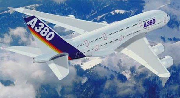 Airbus A380 là máy bay thân rộng, hai tầng, có bốn động cơ. Máy bay của hoàng tử Ả Rập Saudi trị giá 500 triệu USD, bao gồm một phòng cầu nguyện xoay sao cho luôn hướng về Mecca, chuồng ngựa và lạc đà, cùng một gara để ô tô.