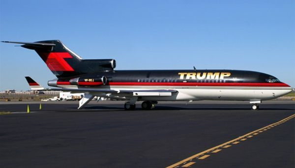 Máy bay Boeing 757 của ông Donald Trump trị giá 100 triệu USD, là một trong những máy bay nhanh nhất thế giới và có thể đạt tốc độ hơn 500 dặm/giờ nhờ hai động cơ phản lực cánh quạt Rolls-Royce RB211 có thể giữ cho nó nổi trong 16 giờ.