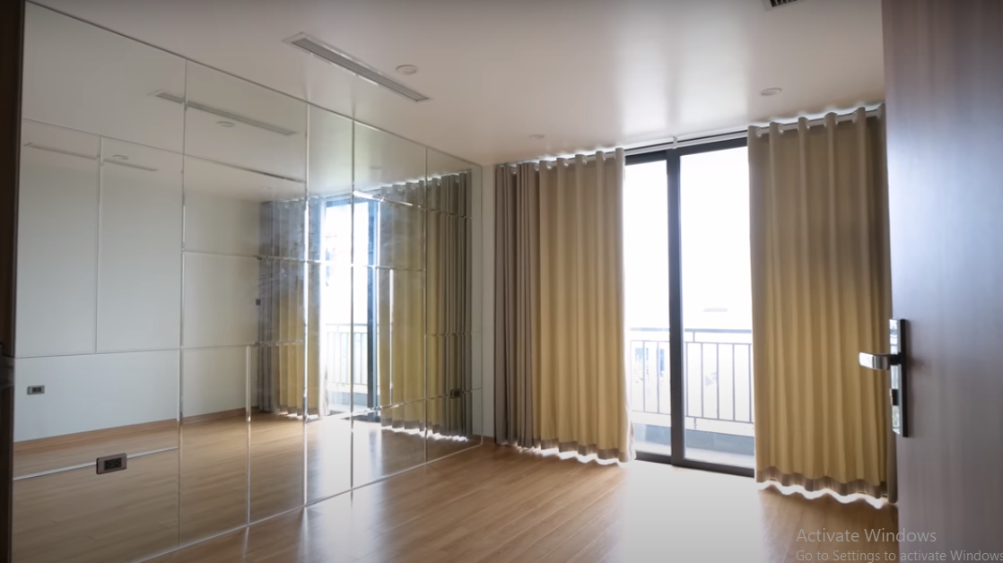 Trên tầng 4 có một phòng tập yoga, phòng kho và phòng thờ. Nguồn ảnh: chụp màn hình