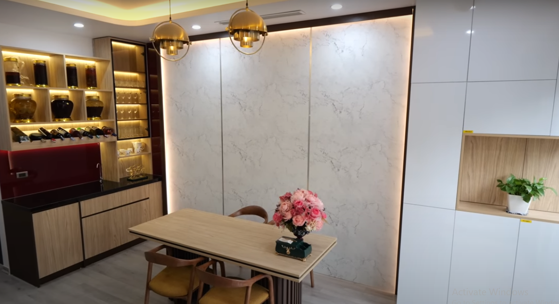 Phía trong phòng khách là không gian riêng cho gia chủ hút xì gà và tiếp khách.