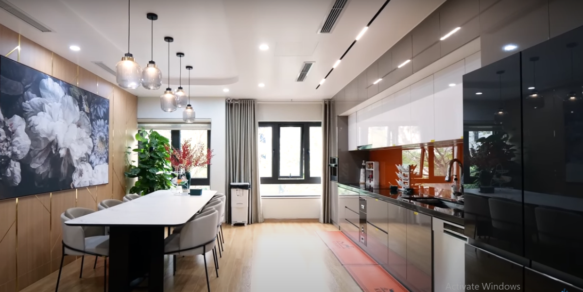 Khu bếp và bàn ăn được đưa lên tầng 2.