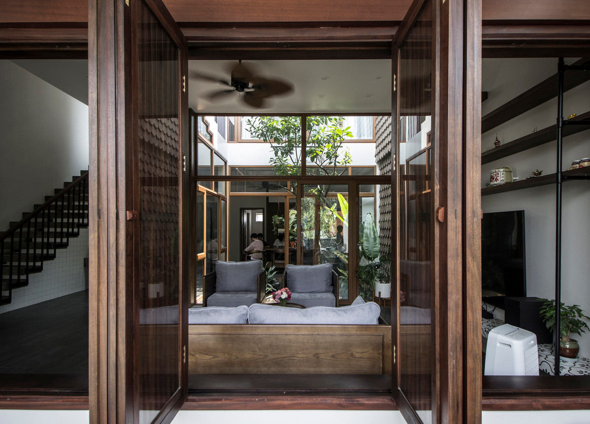 Sau khi hoàn thành, ngôi nhà mái dốc hiện lên như một bức tranh vẽ tuyệt đẹp. Nguồn ảnh: Trinh Hai Long