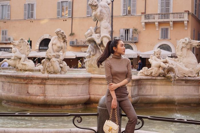 Trong lần đi Pháp mới đây, Chloe Nguyễn quyết định chi 147 triệu đồng để sở hữu mẫu túi thuộc dòng Micro Lady Dior chỉ sau 10 phút đắn đo.