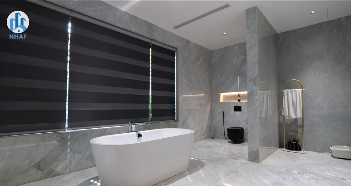 Phòng tắm hiện đại không kém khu nghỉ dưỡng cao cấp. Nguồn ảnh: chụp màn hình NhaF