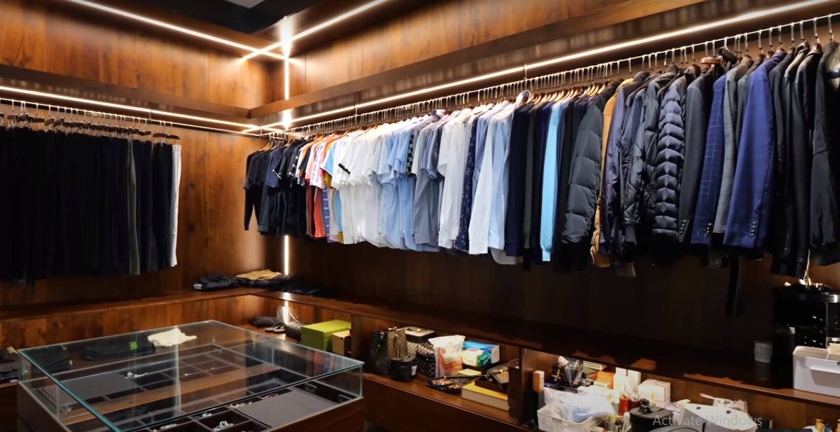 Trong phòng ngủ master còn có khu vực thay đồ lớn.