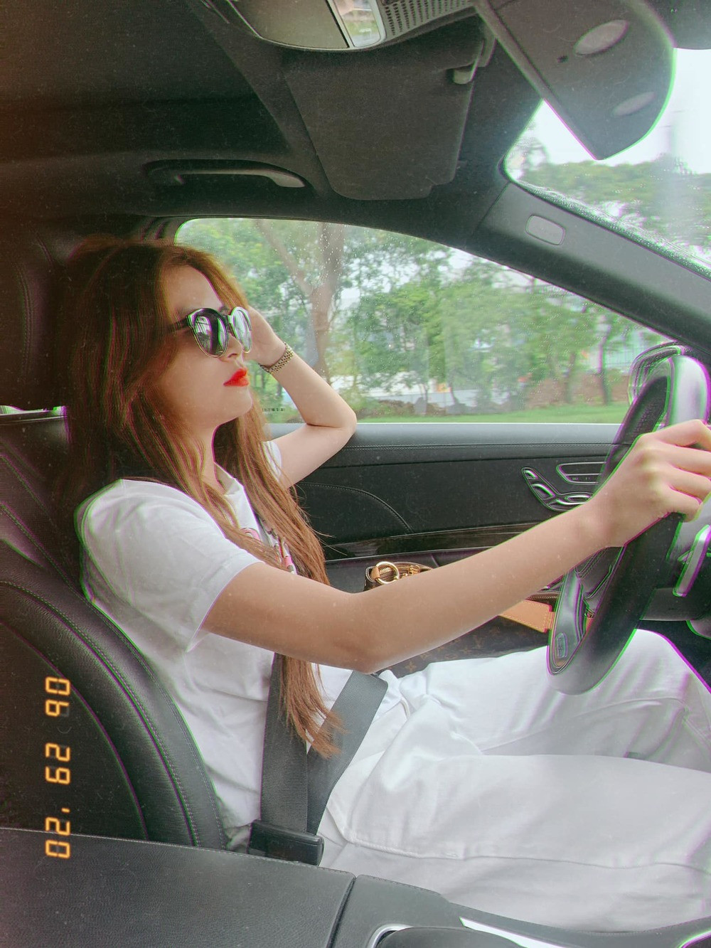 Ngoài ra, Hoàng Thuỳ Linh còn sở hữu xế hộp hơn 4 tỷ đồng. Ảnh: FBNV