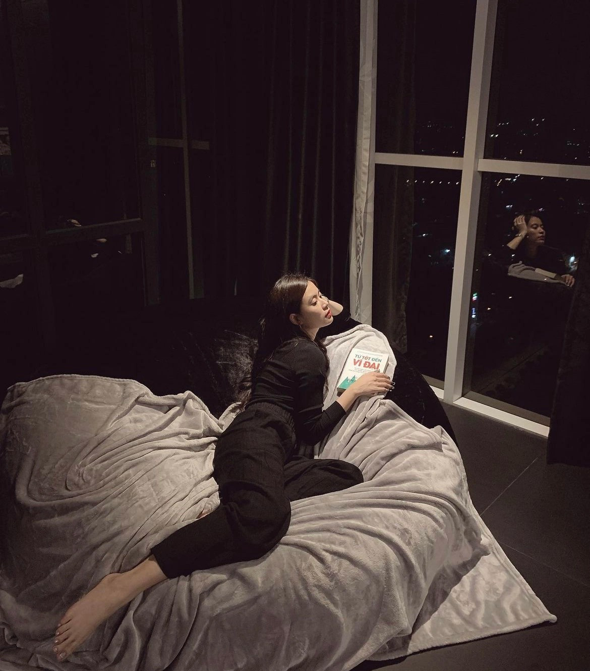 Hiện tại, Hoàng Thuỳ Linh đang sống trong penthouse cao cấp được định giá khoảng 16 - 20 tỷ đồng tại TP HCM. Ảnh: FBNV