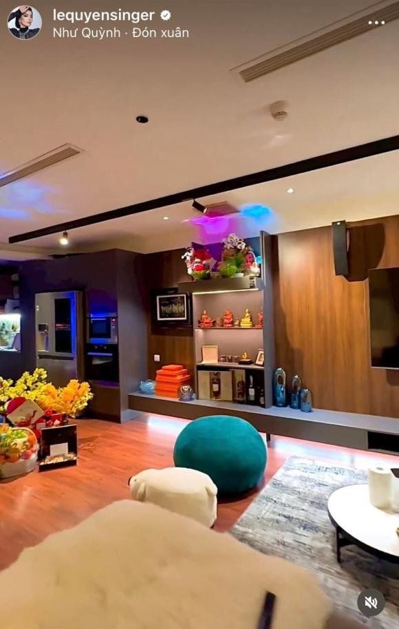 Có thể thấy, biệt thự của Lệ Quyên ở Hà Nội khá rộng nhưng phòng ốc được sắp xếp gọn gàng.