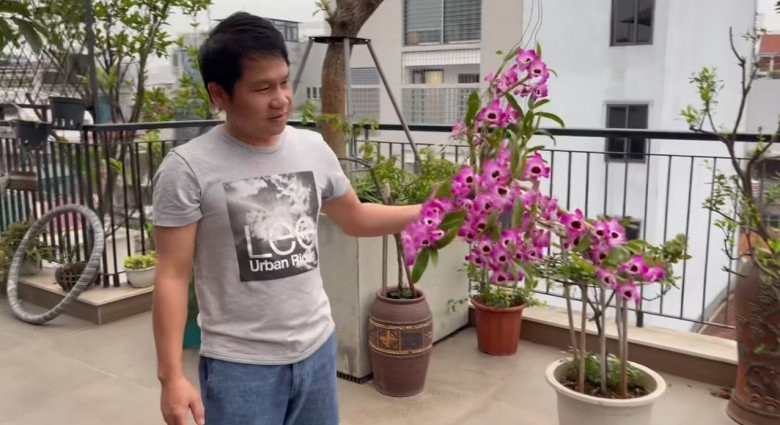 Gần đây, Trọng Tấm khoe giò hoa lan và đùa rằng là lan "siêu đột biến, 100 tỷ không bán".