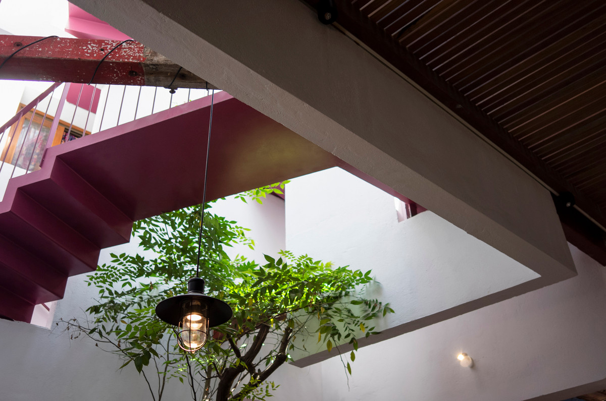 Công trình lấy ý tưởng từ nghệ thuật gấp giấy Nhật Bản (một phần ảnh hưởng tới văn hóa, kiến trúc của Hội An – Đà Nẵng ) đưa các không gian lùi dần vào giữa lõi nhà vốn là một khoảng sân trong quen thuộc của người Đà Nẵng.