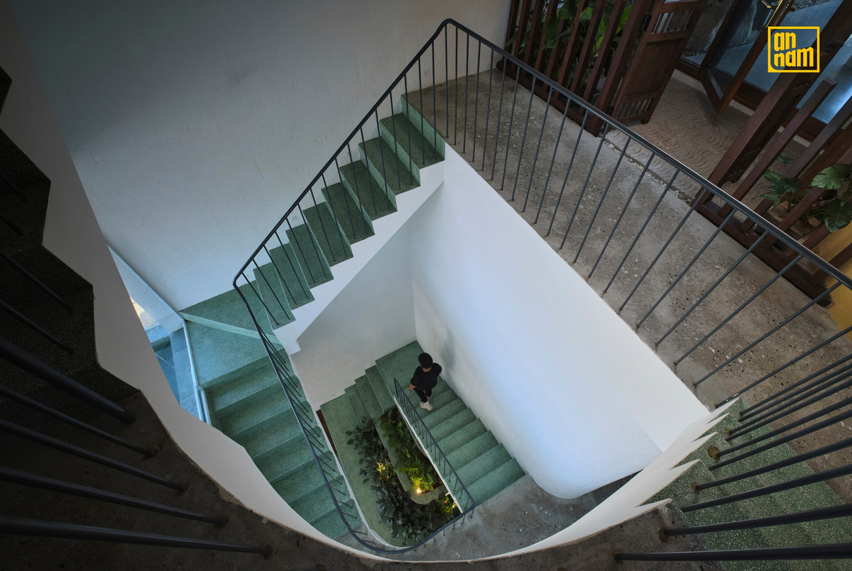 Cầu thang được thiết kế đa dạng và phù hợp với từng vị trí, tạo cảm giác mới lạ trong việc di chuyển.