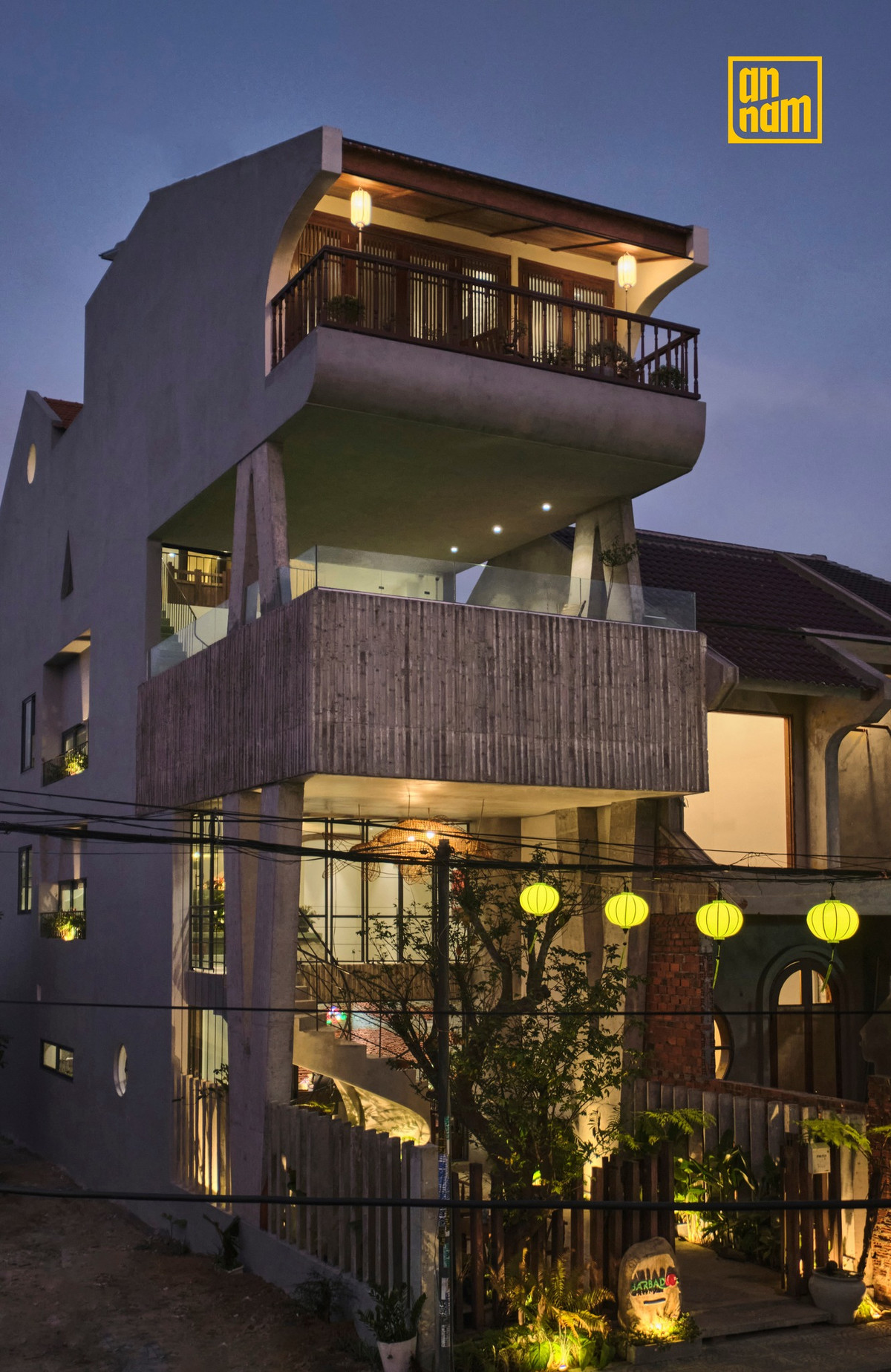  Ngôi nhà có sự kết hợp của nhiều phong cách, đường nét, hình khối khác nhau và không tuân theo bất kỳ quy tắc nào.