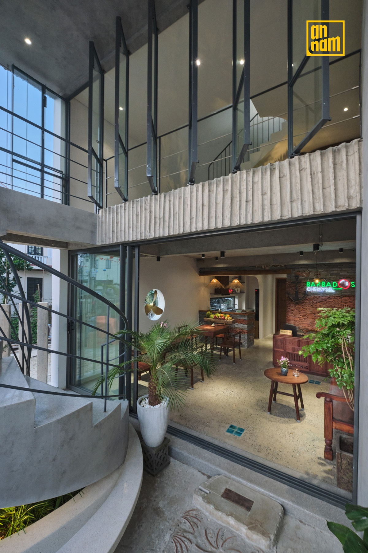 Với bàn tay tài hoa của các kiến trúc sư trong việc bố trí và sắp đặt không gian, vấn đề về diện tích của ngôi nhà được giải quyết triệt để nhưng vẫn đảm bảo các công năng cần có của một homestay nghỉ dưỡng.