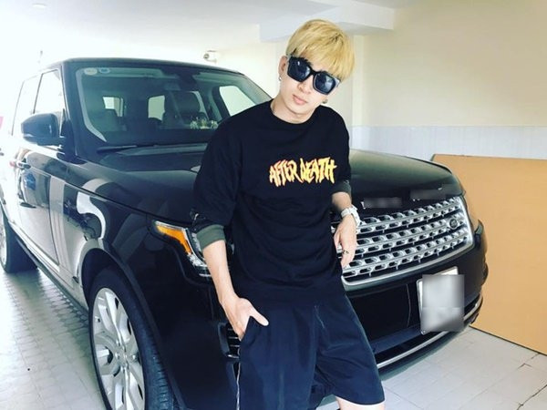 Chưa bao giờ khoe khoang nên ít ai biết Chi Dân sở hữu những chiếc xe hơi đắt giá.