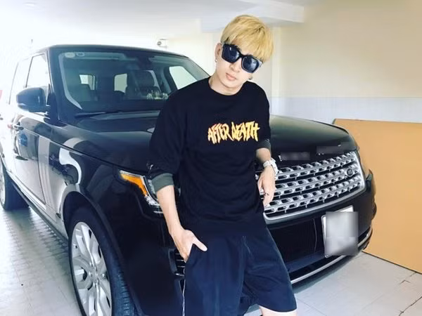 Chưa bao giờ khoe khoang nên ít ai biết Chi Dân sở hữu những chiếc xe hơi đắt giá.