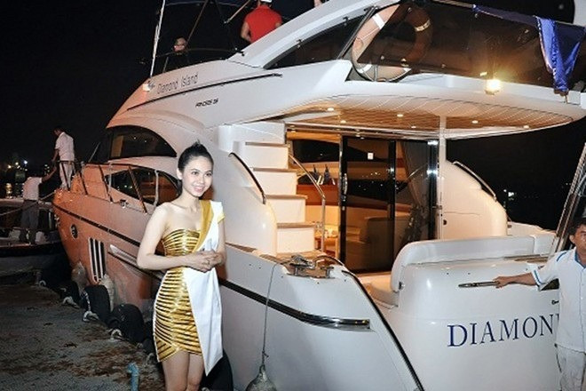 Ông Tăng Thành Trung - Giám đốc Việt Nam Yacht cũng sở hữu một chiếc du thuyền Diamond Island - hiệu Princess 58 sản xuất tại Anh. Ảnh: Dân trí